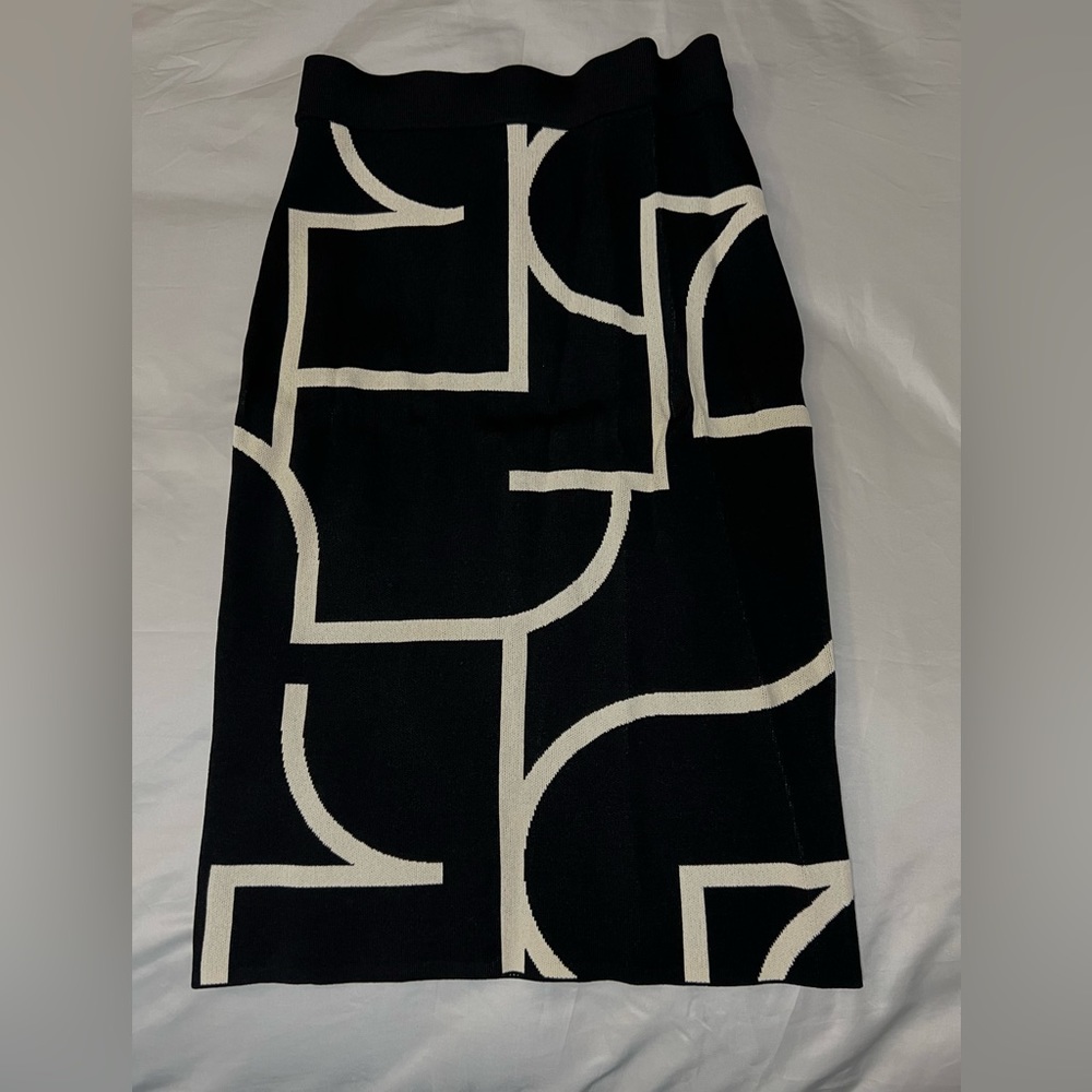 Black skirt - Picture 2 of 2